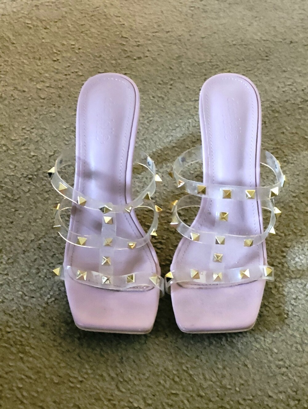CHARLOTTE RUSSE WOMEN'S GOLD STUDDED CLEAR STRAPPY SANDALS, SIZE 8